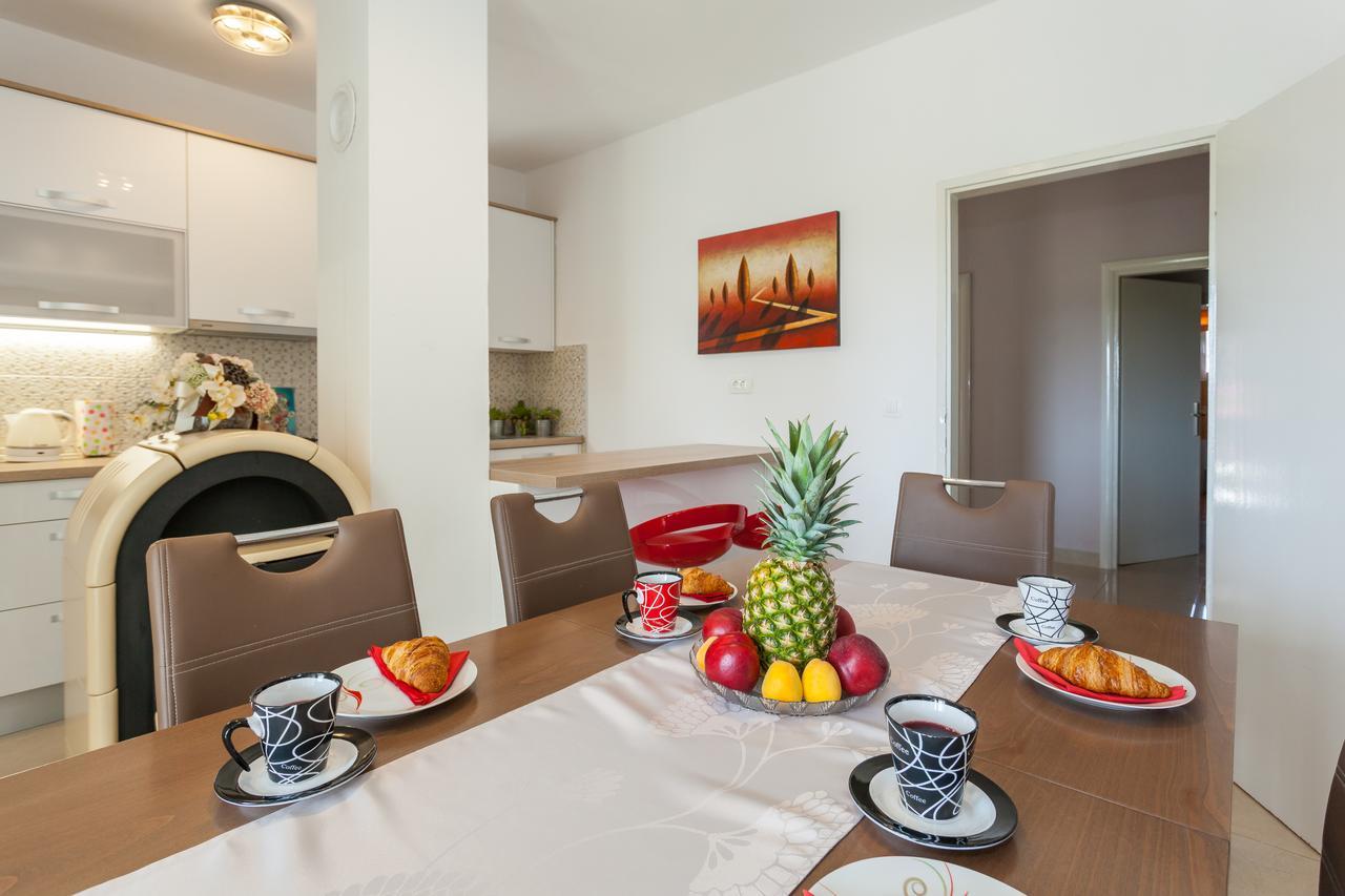 Apartment Klara ビオグラード・ナ・モル エクステリア 写真